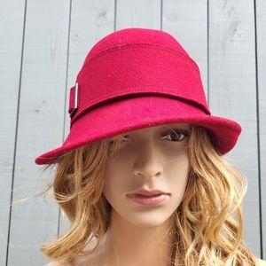 Delux Classic 100% Wool Red Hat With Buckle